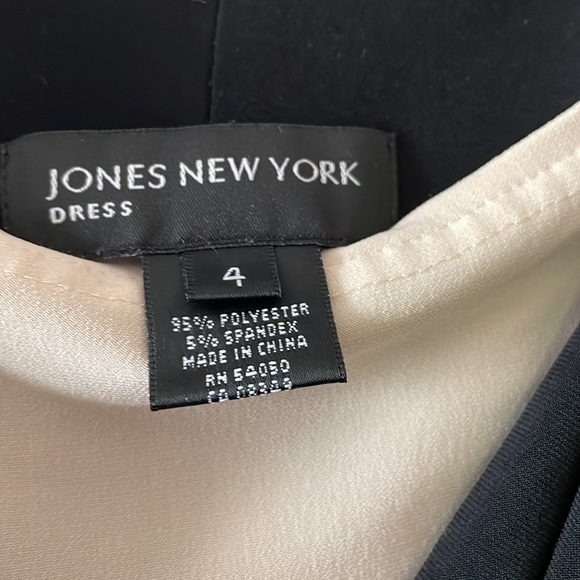 Mid length poly-spandex dress - Picture 2 of 2